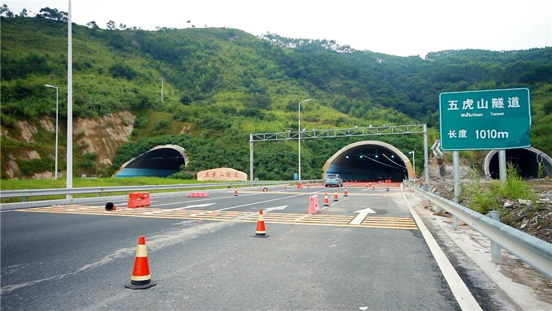 福州五虎山隧道瀝青路面工程