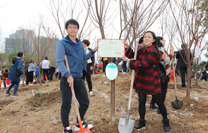 2016公司參加“榕商櫻花園”公益植樹活動